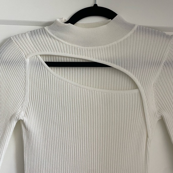 Babaton long sleeve cut out - Picture 5 of 7